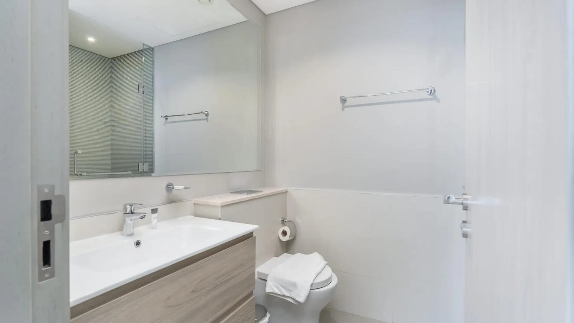 Modern 1 Bed In Zada Tower With Balcony - Sleeps 2 Apartment Dubai