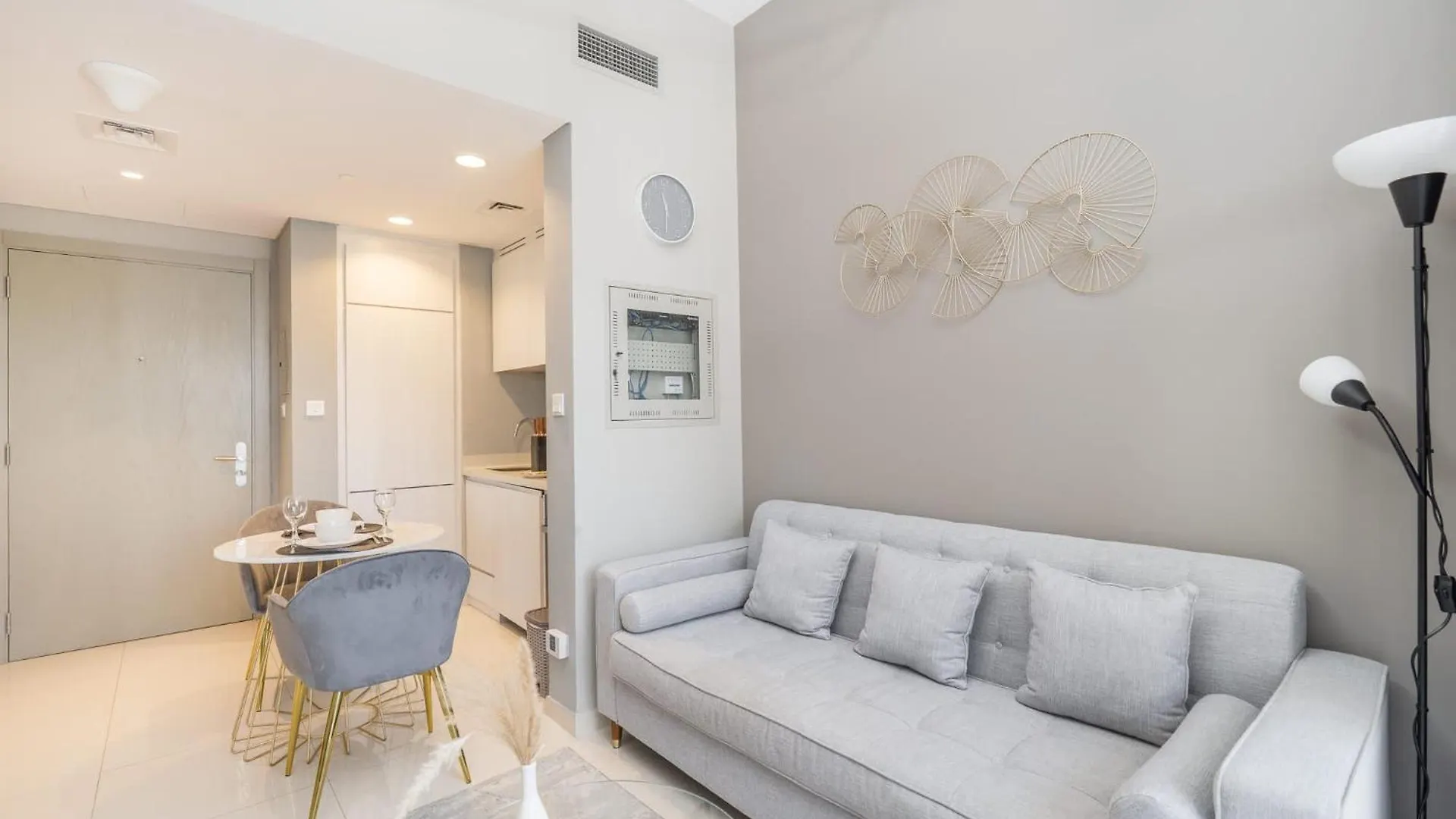 Modern 1 Bed In Zada Tower With Balcony - Sleeps 2 Apartment Dubai