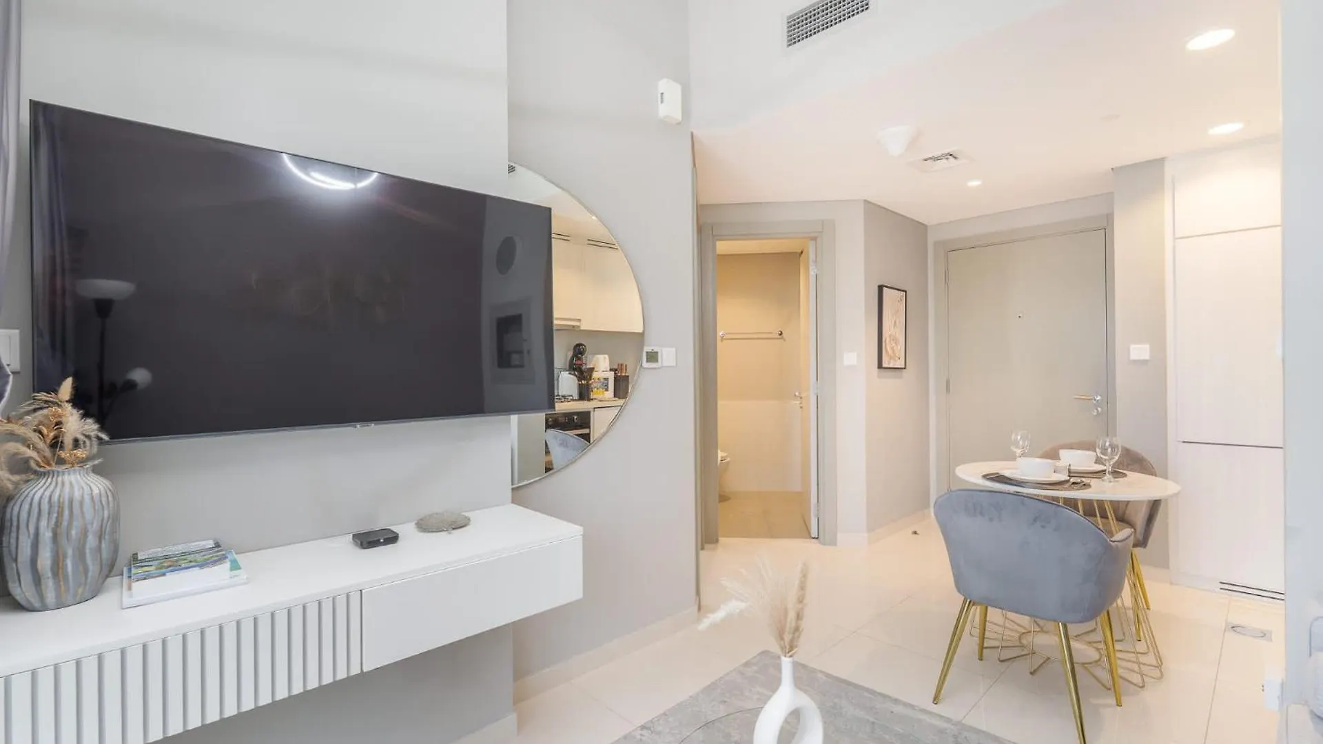ドバイModern 1 Bed In Zada Tower With Balcony - Sleeps 2アパートメント